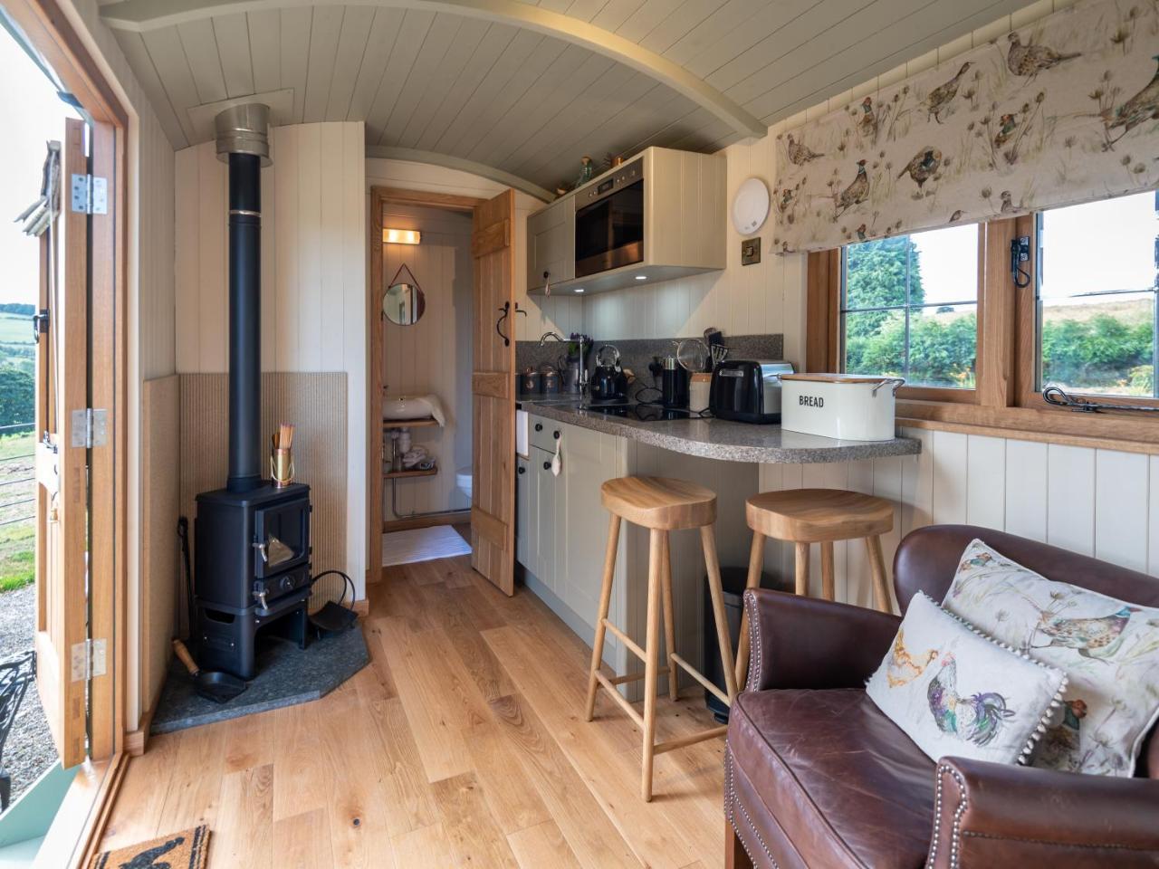 Villa Padarn'S Hut à Llanbadarn Fynydd Extérieur photo