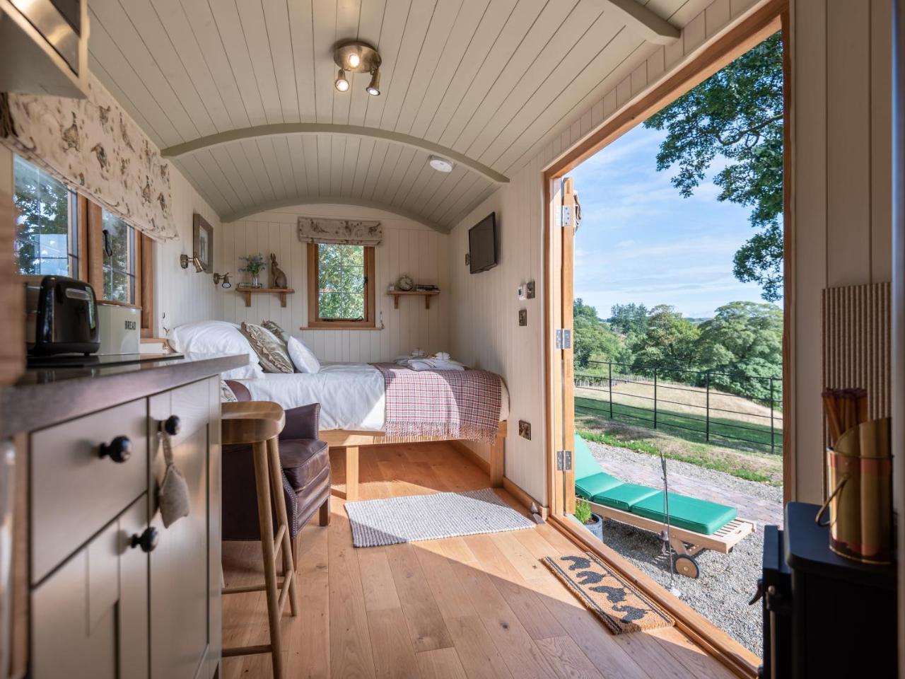 Villa Padarn'S Hut à Llanbadarn Fynydd Extérieur photo