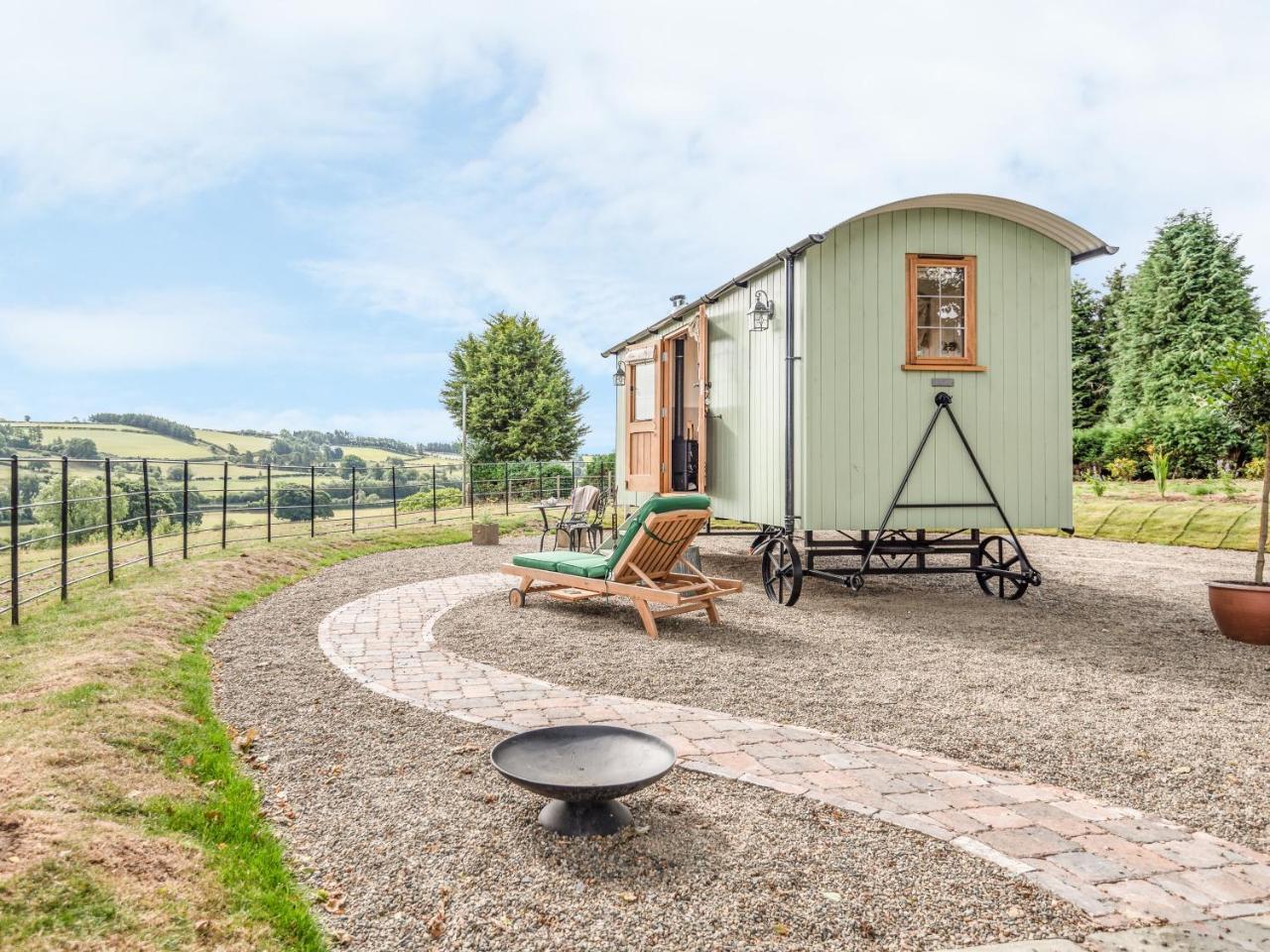 Villa Padarn'S Hut à Llanbadarn Fynydd Extérieur photo