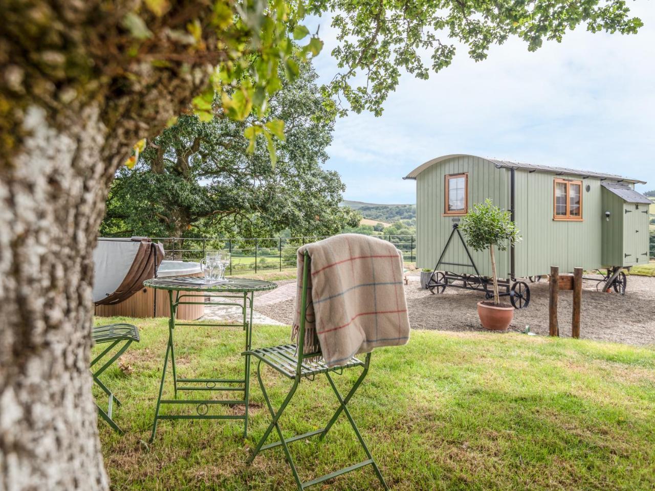 Villa Padarn'S Hut à Llanbadarn Fynydd Extérieur photo