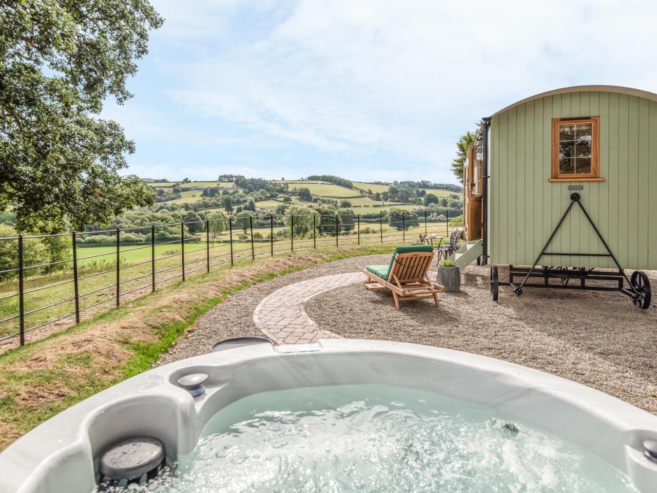 Villa Padarn'S Hut à Llanbadarn Fynydd Extérieur photo