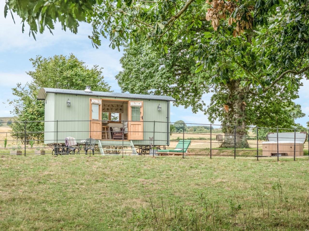 Villa Padarn'S Hut à Llanbadarn Fynydd Extérieur photo