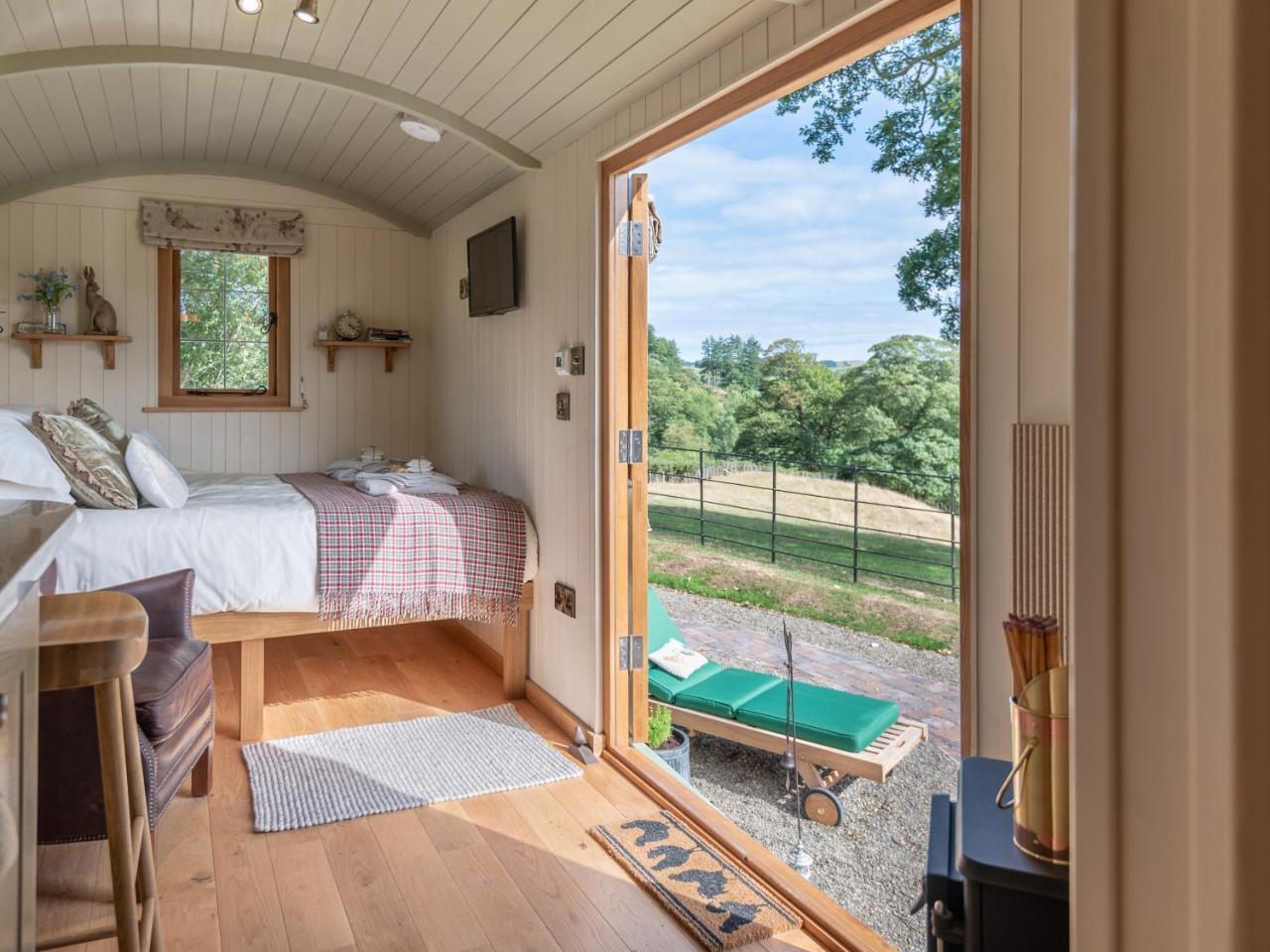 Villa Padarn'S Hut à Llanbadarn Fynydd Extérieur photo